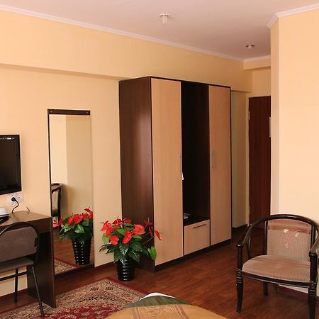 אלמטי Kausar Hotel מראה חיצוני תמונה